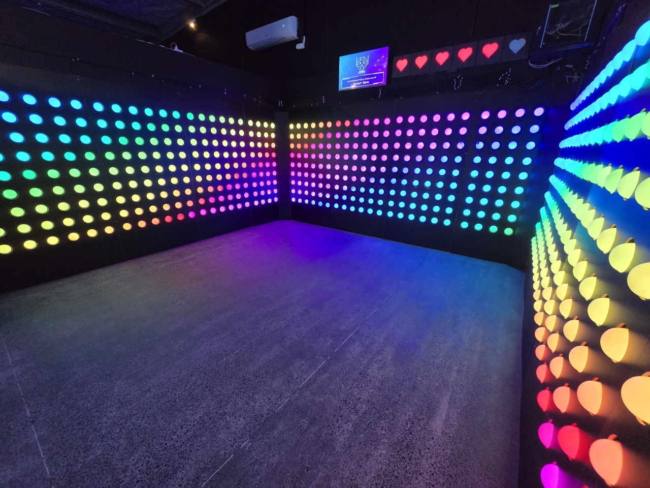 VS ARENA entertainment room