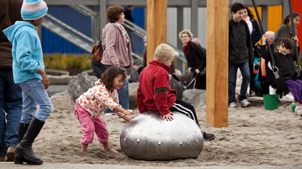 Kids playing at playground (Credit: Auckland Waterfront / Jonny Davis)