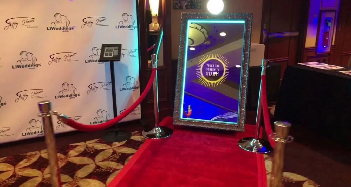 Mirror booth at LIWeddings event